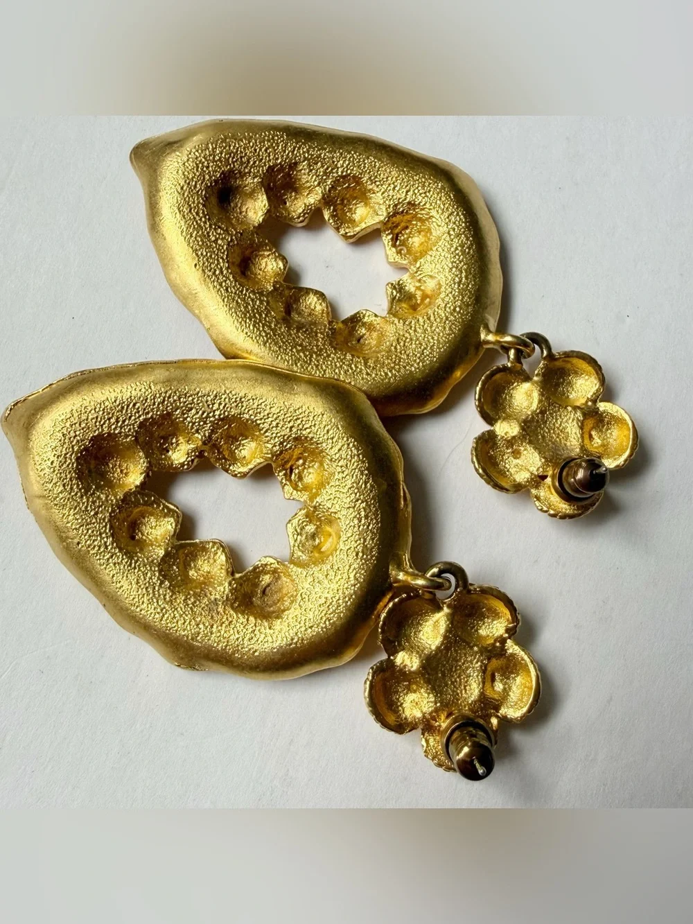 Vintage Red Enamel Matte Goldtone Seashell Shells Dangle Statement Earrings